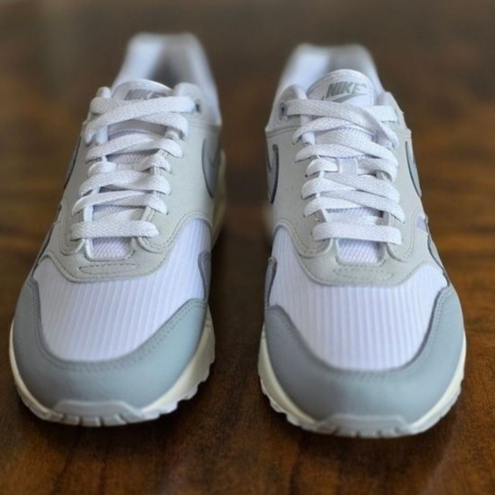 GRAY- PURE PLATINUM WOMENS NIKE AIR MAX 1